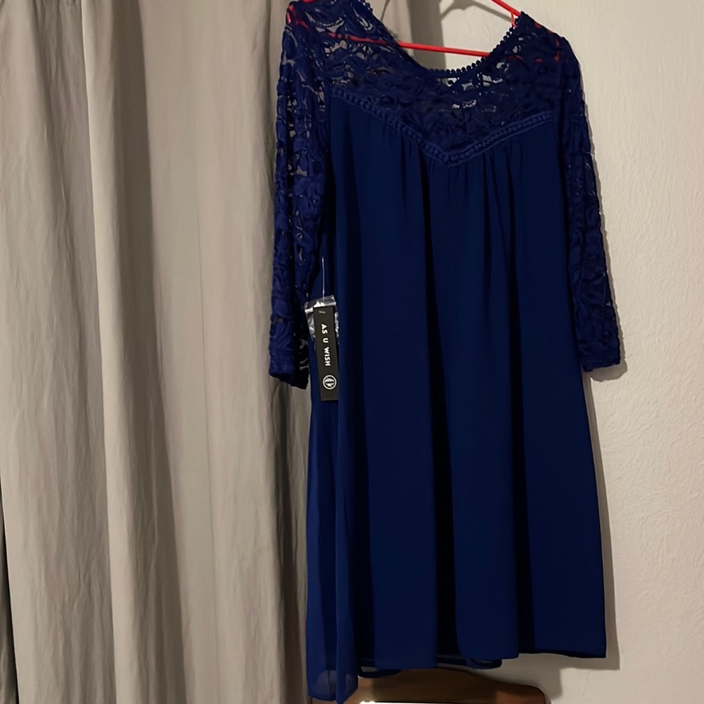 Beautiful dress. Medium and navy blue